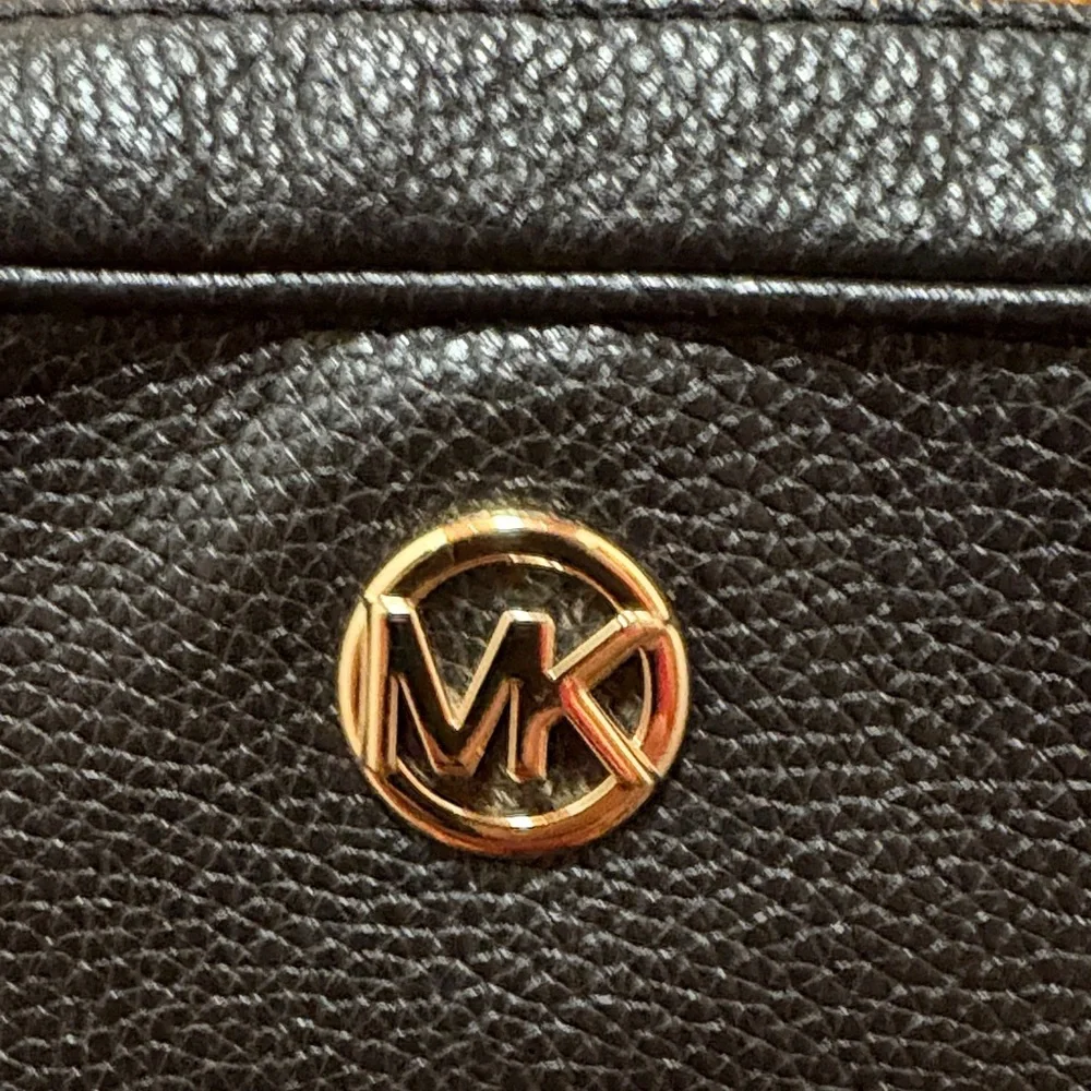 Michael Kors Black Crossbody‎ Bag with Gold Chain - Picture 2 of 8